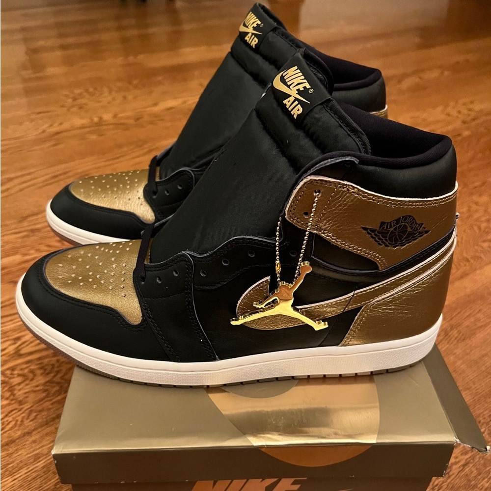 Brand New Unreleased Air Jordan 1 Retro High OG Black/Metalic Gold